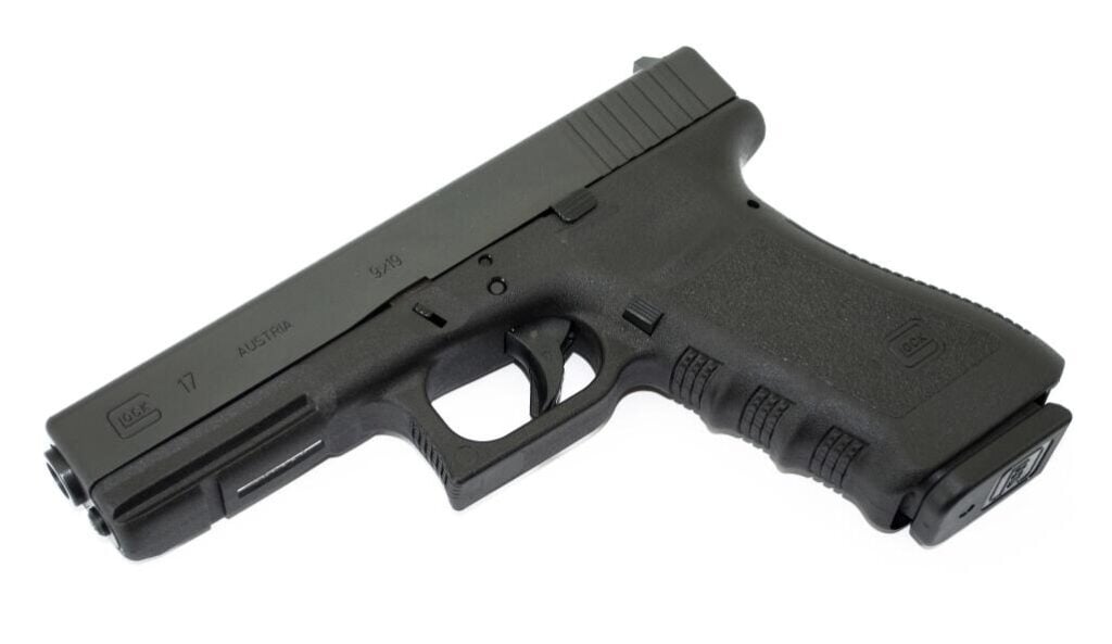 Beretta 92FS vs Glock 17: Which 9mm Should You Buy? (2026) 5 Glock 17 Gen 3 striker-fired polymer 9mm pistol