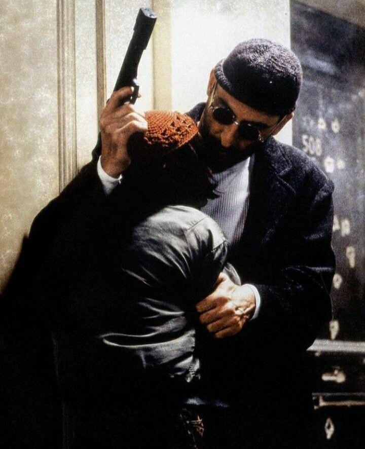 The Guns of Léon: The Professional (1994): Every Weapon Identified 23 Léon: The Professional 1994 promotional still featuring Jean Reno and Natalie Portman