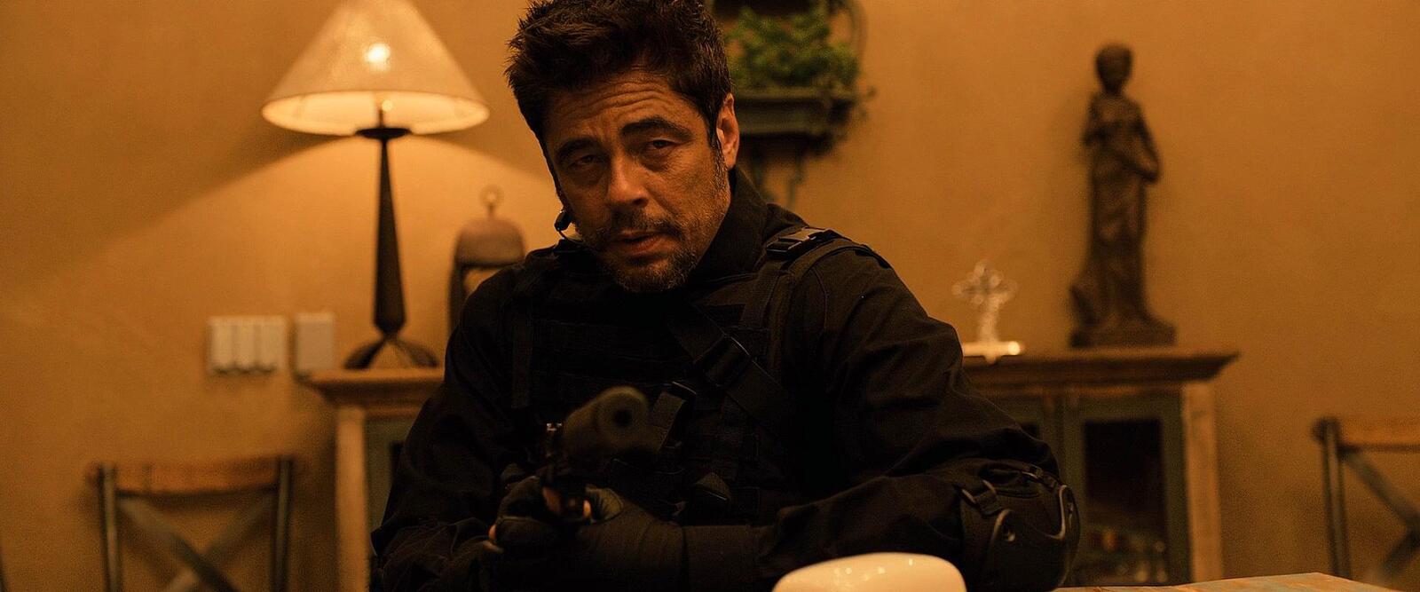 Guns of Sicario 2015 Alejandro Benicio del Toro with suppressed sidearm in tactical kit