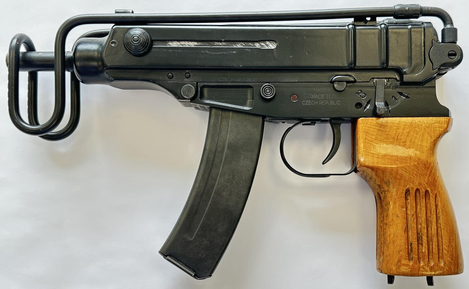 Video Game Guns vs. Real Life 2 Skorpion vz. 61 machine pistol, the real GoldenEye Klobb