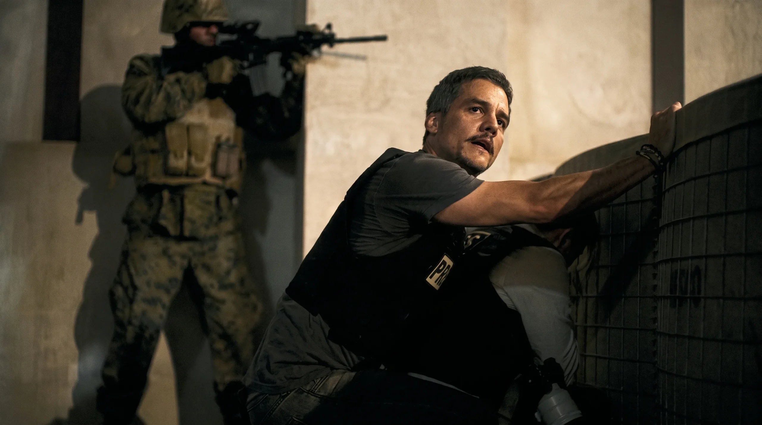 Joel taking cover as a soldier holds an Mk 18 Mod 0 carbine in Civil War