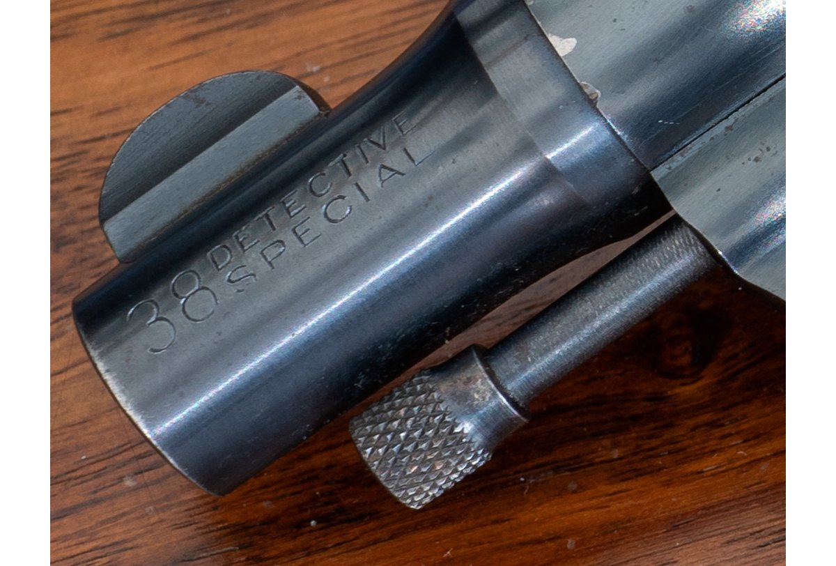 Colt Detective Special barrel roll mark and Colt medallion
