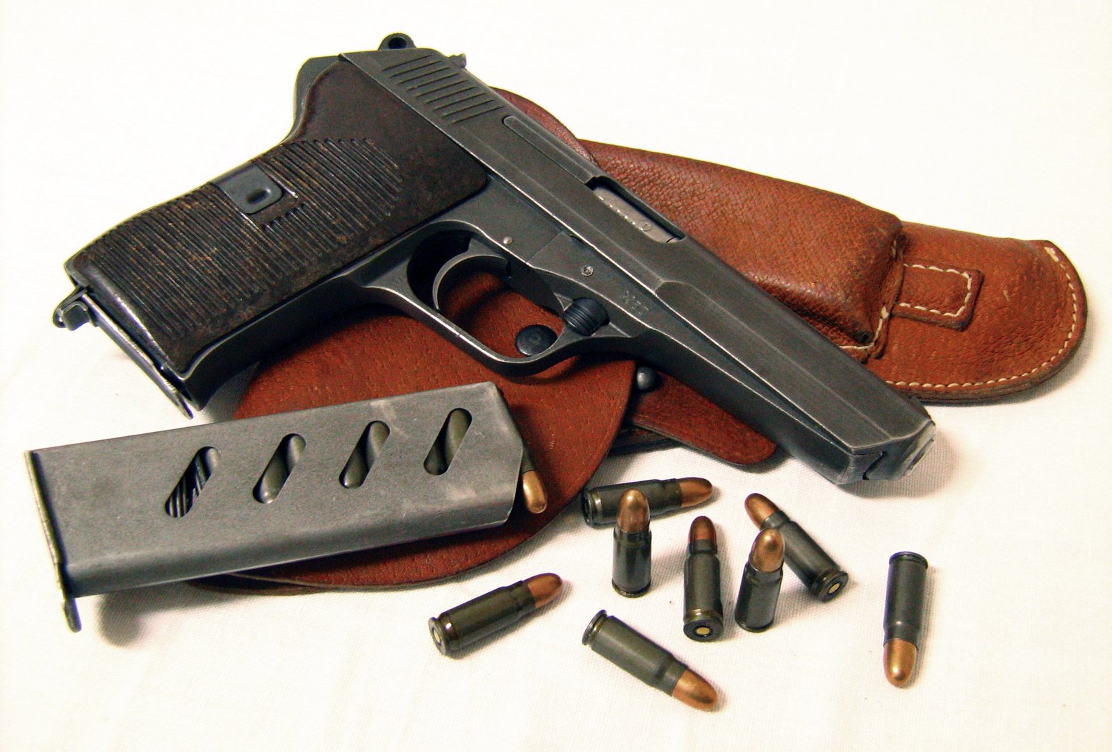 Czechoslovak CZ 52 pistol in 7.62x25 Tokarev with its magazine, cartridges and a leather holster