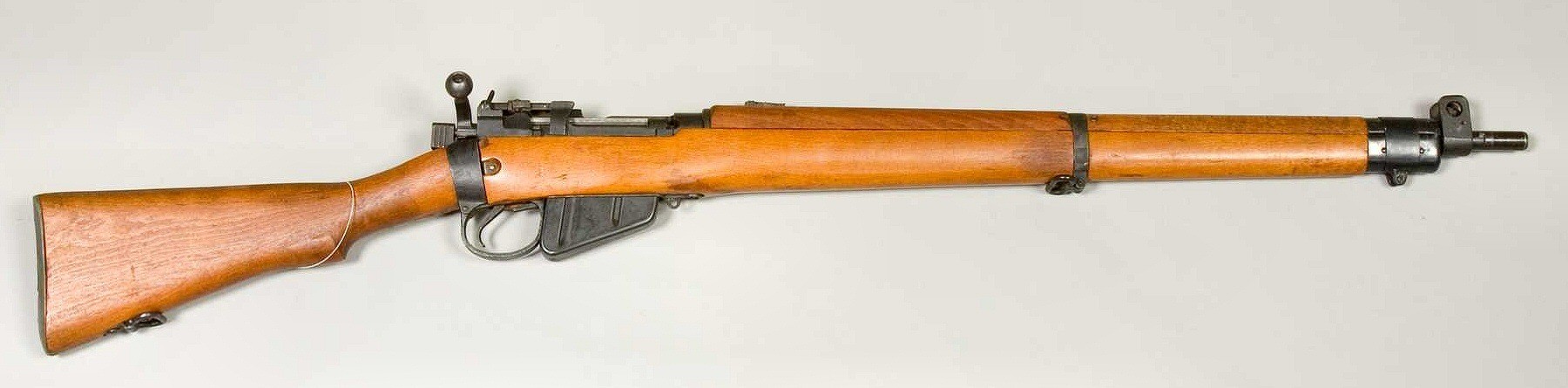 Right side of a 1943 Lee-Enfield No. 4 Mk I rifle showing the aperture rear sight and exposed muzzle