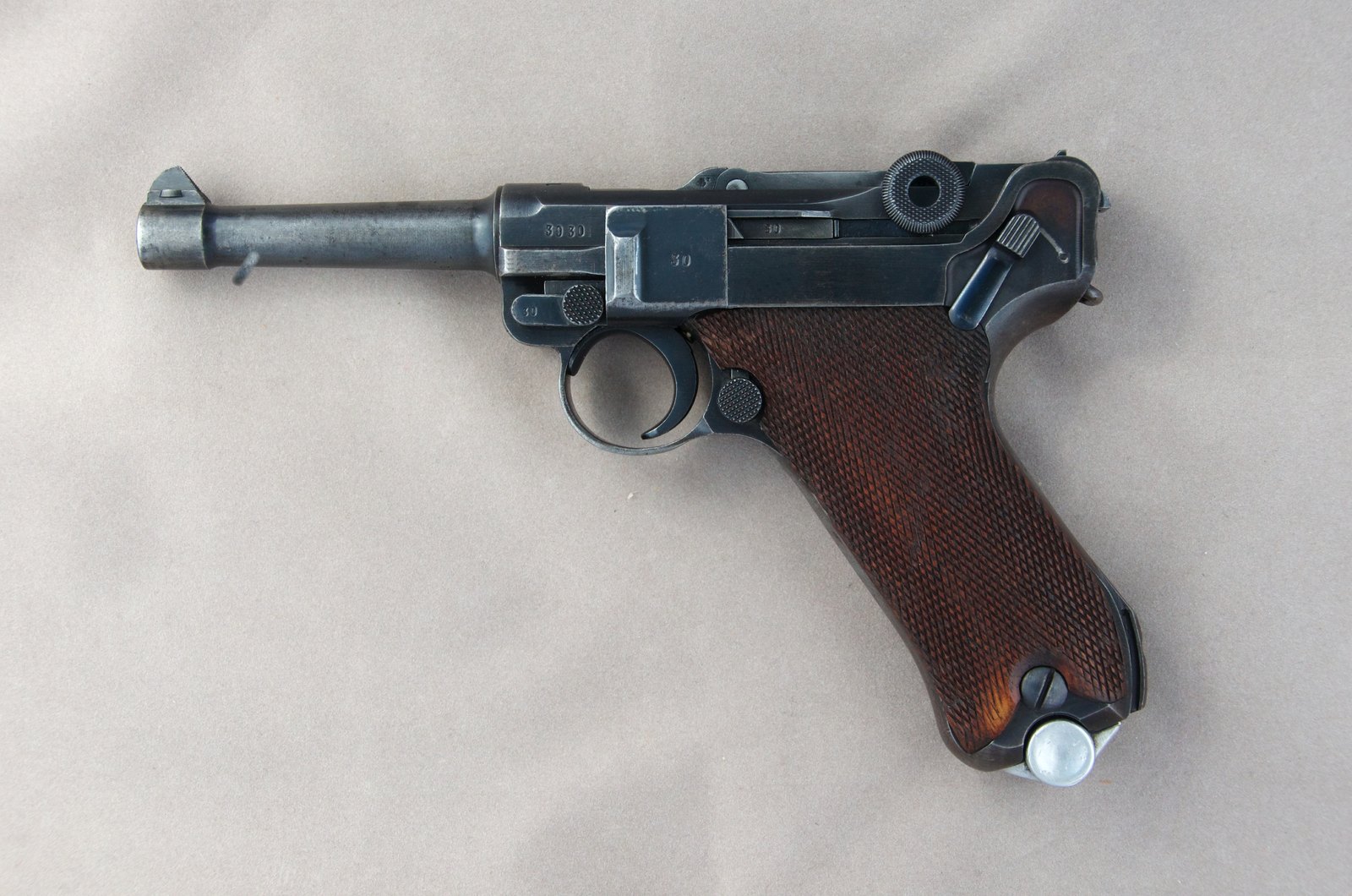 Mauser S/42 Luger P08 dated 1938, left side with aluminum-base magazine