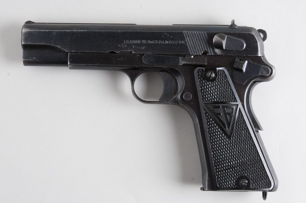 Polish Radom VIS 35 9mm pistol, left side