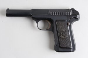 Savage Model 1907 .32 ACP pistol, left side