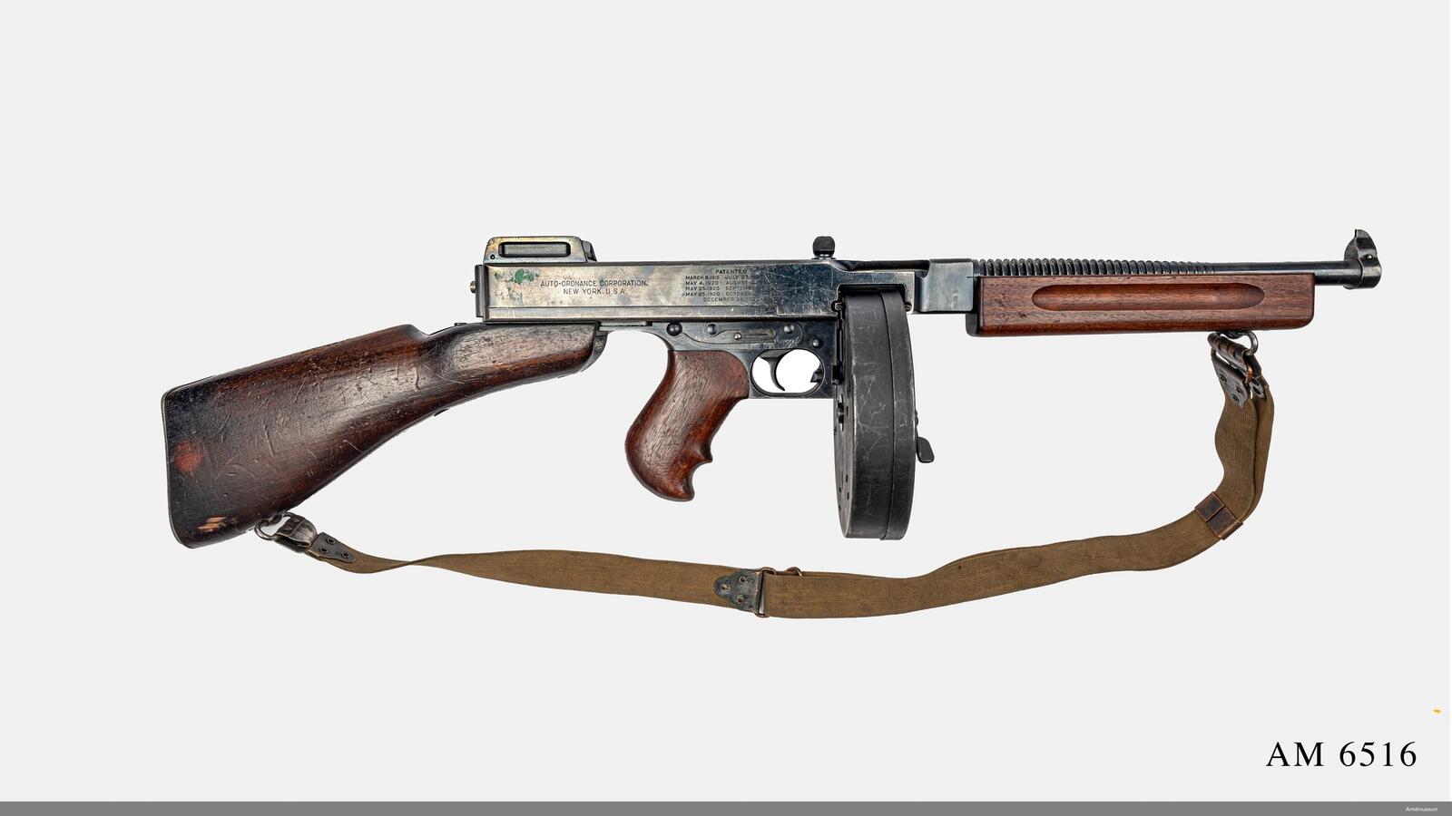 Machine Gun Kelly gangster gun: a Thompson submachine gun in .45 ACP with a drum magazine, finned barrel and canvas sling