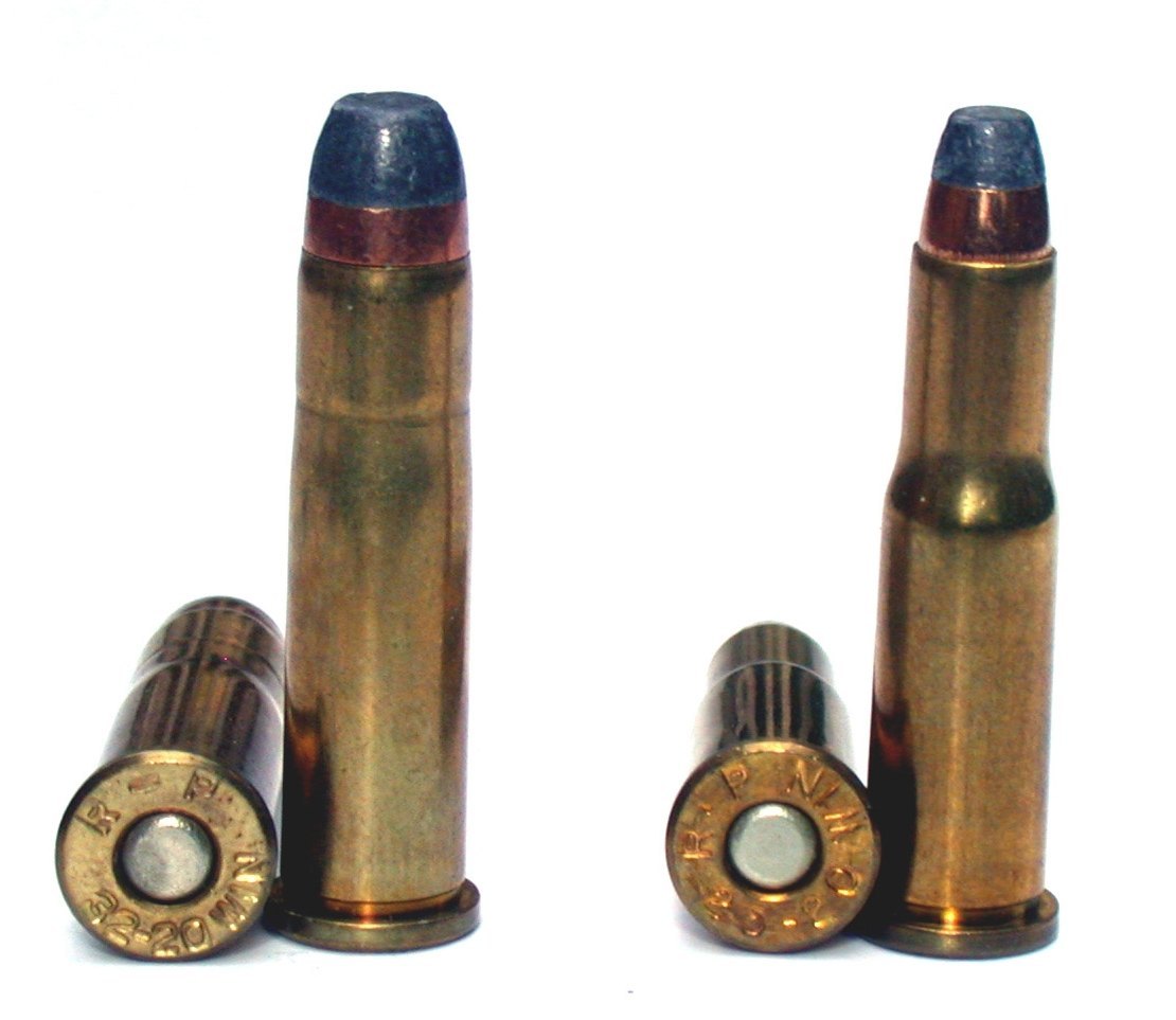 32-20 Winchester cartridge beside a 25-20 Winchester cartridge, with R-P 32-20 WIN headstamp showing